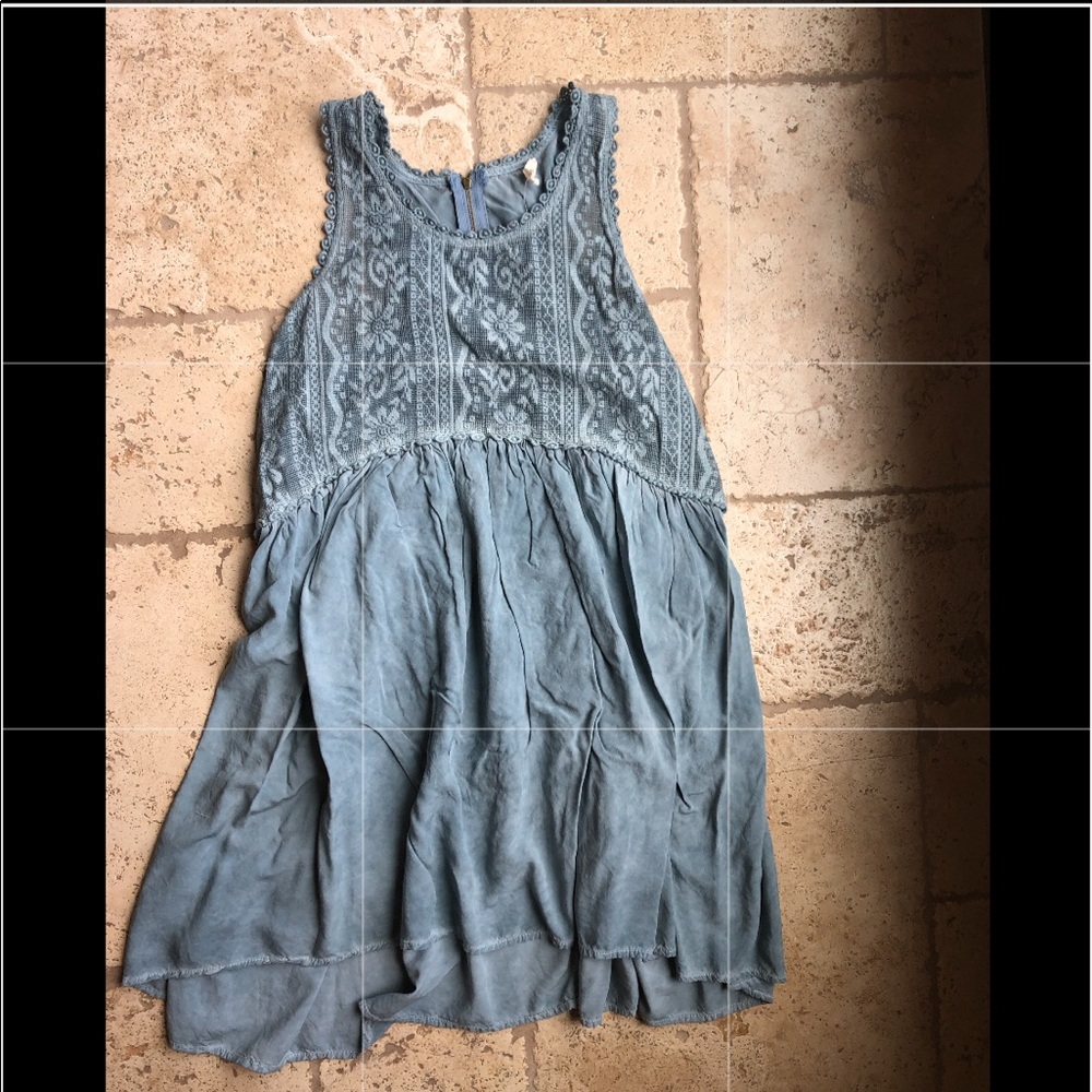 Sleeveless flowy dress